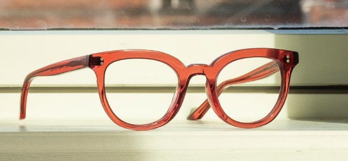 lowercase lunette